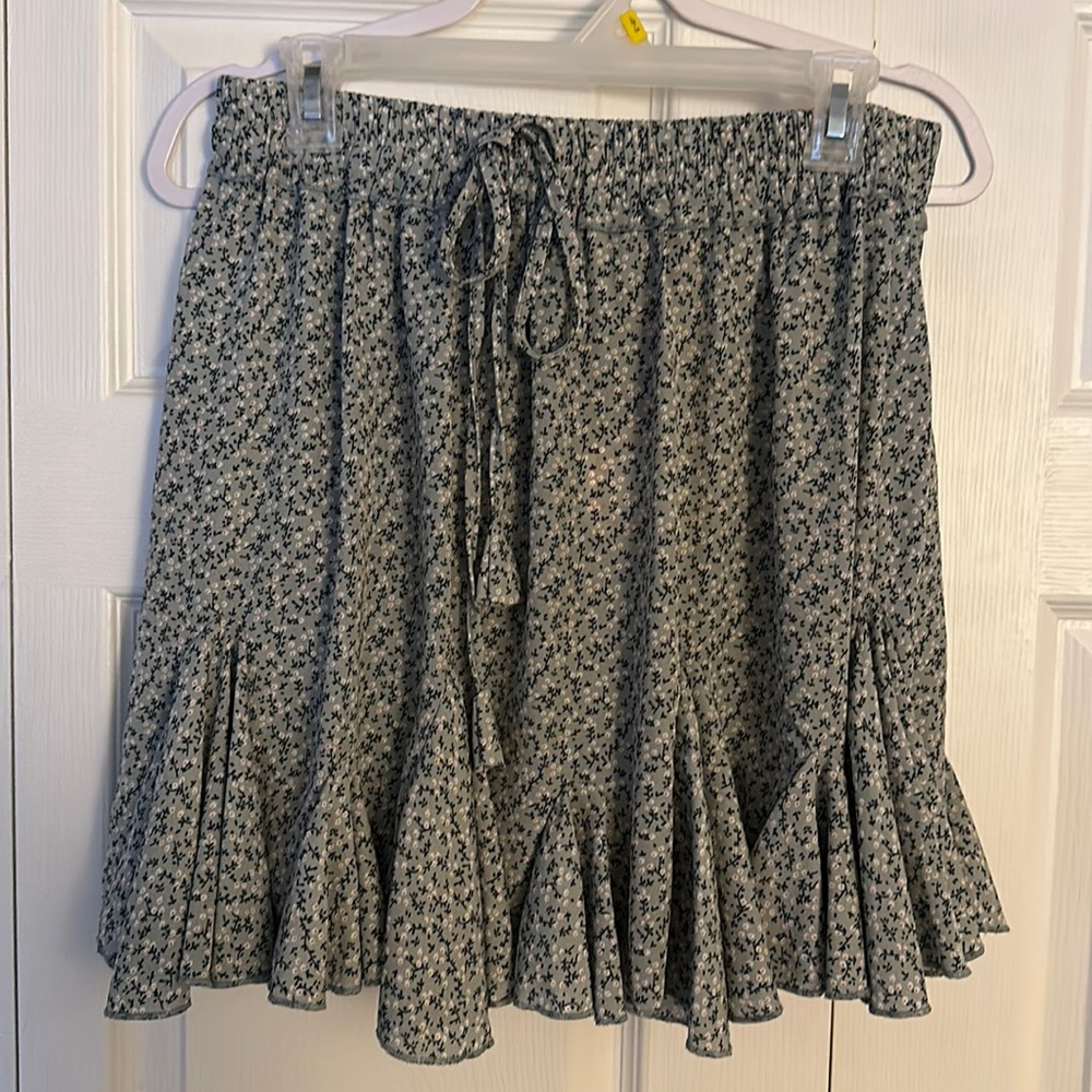 Floral mini skirt ruffle hem
